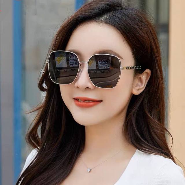 新品chanel 香奈儿太阳镜以独特魅力和前卫风格诠释春夏最新眼镜，质感超好佩带舒适 型号：Ch7222